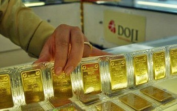 Giá vàng trong nước ‘đi xuống’ theo xu hướng của thế giới
