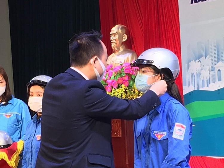 Nâng cao ý thức đội mũ bảo hiểm của thanh niên Việt Nam Nâng cao ý thức đội mũ bảo hiểm của thanh niên Việt Nam