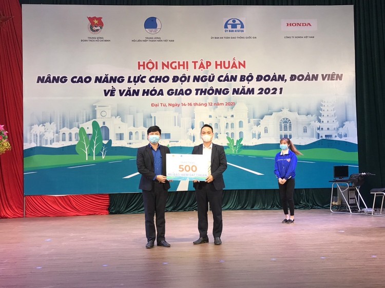 Nâng cao ý thức đội mũ bảo hiểm của thanh niên Việt Nam Nâng cao ý thức đội mũ bảo hiểm của thanh niên Việt Nam
