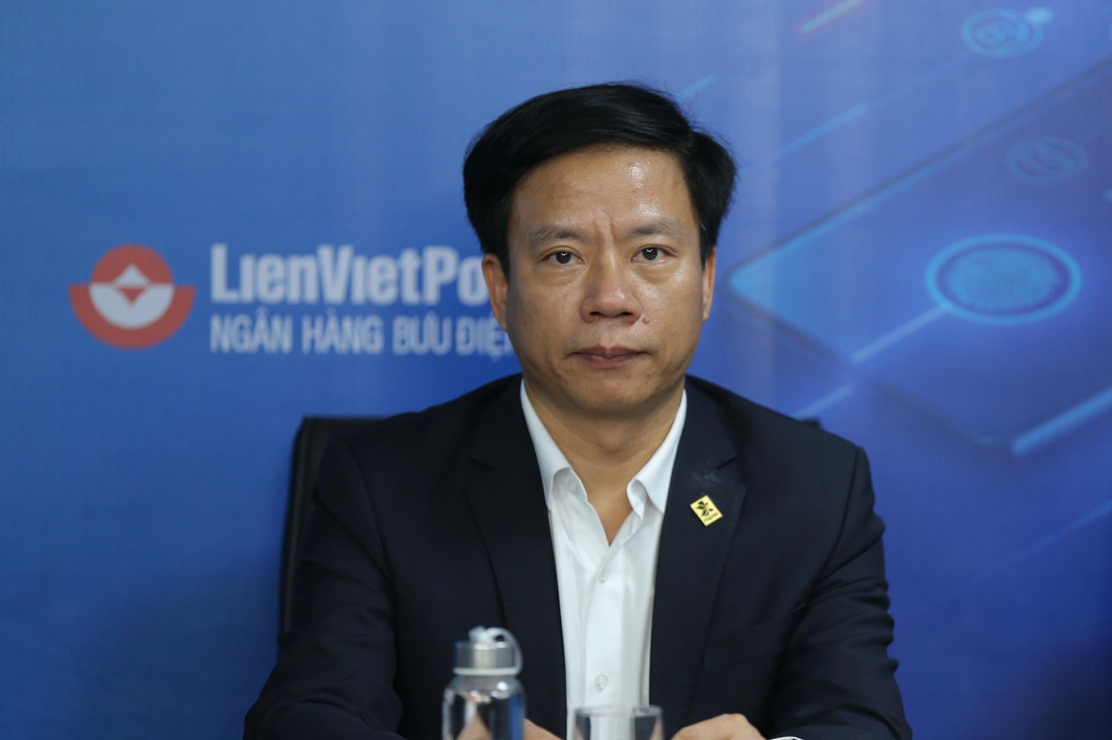 Người dân nên chuyển đổi thẻ chip giúp giao dịch an toàn hơn Người dân nên chuyển đổi thẻ chip giúp giao dịch an toàn hơn