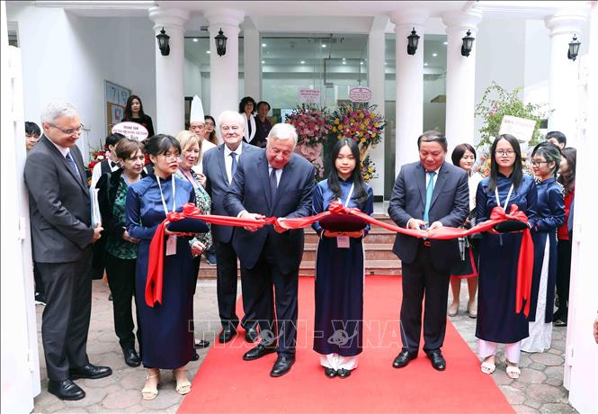 Chủ tịch Thượng viện CH Pháp dự Lễ khai trương trụ sở mới của Viện Pháp tại Việt Nam Chú thích ảnh