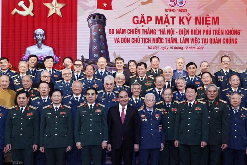 Chủ tịch nước dự Gặp mặt kỷ niệm 50 năm Chiến thắng “Hà Nội - Điện Biên Phủ trên không” Chủ tịch nước dự Gặp mặt kỷ niệm 50 năm Chiến thắng “Hà Nội - Điện Biên Phủ trên không” ảnh 2