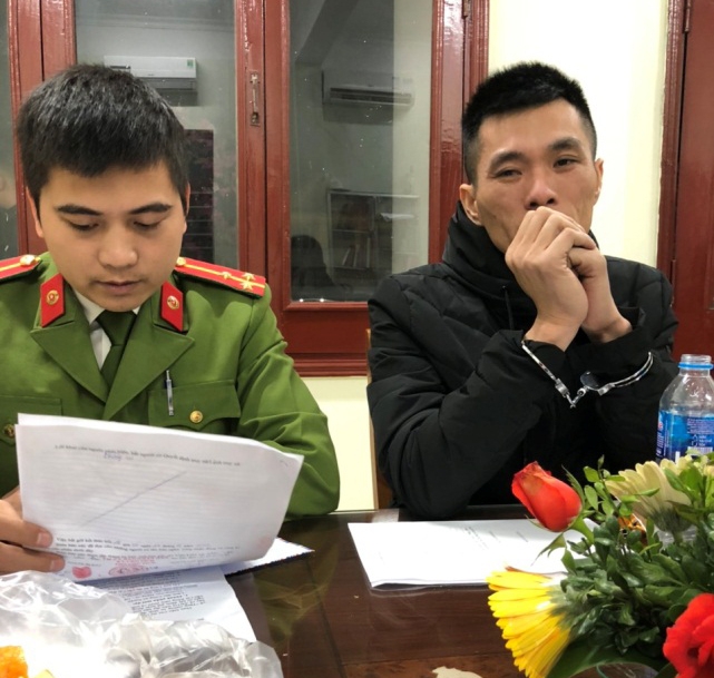 Tin tức pháp luật sáng 7/1: Bị phát hiện trốn truy nã vì bất ngờ bỏ chạy khi nhìn thấy Công an Tin tức pháp luật sáng 7/1: Bị phát hiện trốn truy nã vì bất ngờ bỏ chạy khi nhìn thấy Công an