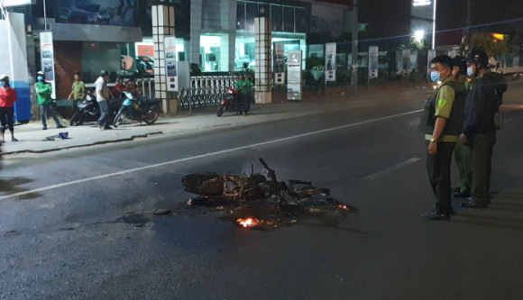 Tin tức tai nạn giao thông nổi bật ngày 7/1: Xe tải đang chạy văng bánh làm 1 phụ nữ hứng Tin tức tai nạn giao thông nổi bật ngày 7/1: Xe tải đang chạy văng bánh làm 1 phụ nữ hứng
