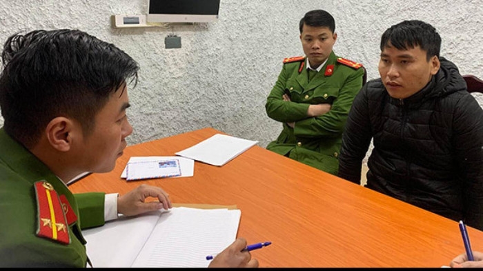 Tin tức pháp luật sáng 10/1: Phá đường dây làm thẻ ngành công an ở TP.HCM Tin tức pháp luật sáng 10/1: Phá đường dây làm thẻ ngành công an ở TP.HCM