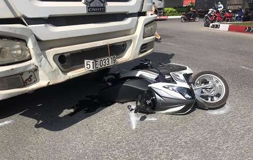 Tin tức tai nạn giao thông nổi bật ngày 11/1: Tài xế lái Toyota Fortuner tông loạt xe máy trên phố Hà Nội Tin tức tai nạn giao thông nổi bật ngày 11/1: Tài xế lái Toyota Fortuner tông loạt xe máy trên phố Hà Nội