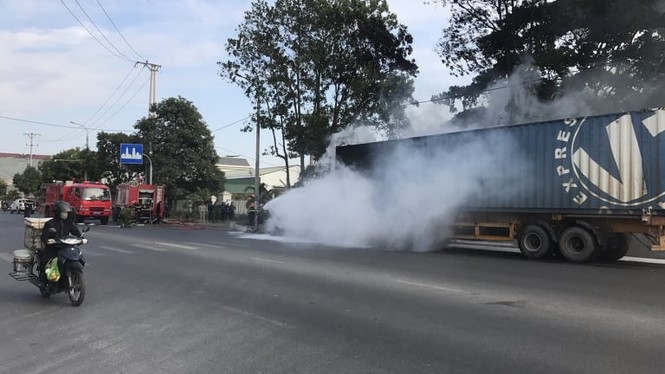 Tin tức tai nạn giao thông nổi bật ngày 11/1: Tài xế lái Toyota Fortuner tông loạt xe máy trên phố Hà Nội Tin tức tai nạn giao thông nổi bật ngày 11/1: Tài xế lái Toyota Fortuner tông loạt xe máy trên phố Hà Nội