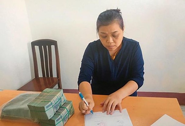 Tin tức pháp luật sáng 12/1: Khởi tố kẻ hành hạ con gái ruột đến ngất xỉu Tin tức pháp luật sáng 12/1: Khởi tố kẻ hành hạ con gái ruột đến ngất xỉu