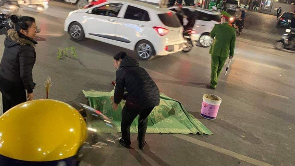 Tin tức tai nạn giao thông ngày 17/1: Xe máy đâm sầm vào ôtô dừng đỗ bên đường, 2 người chết tại chỗ Tin tức tai nạn giao thông ngày 17/1: Xe máy đâm sầm vào ôtô dừng đỗ bên đường, 2 người chết tại chỗ