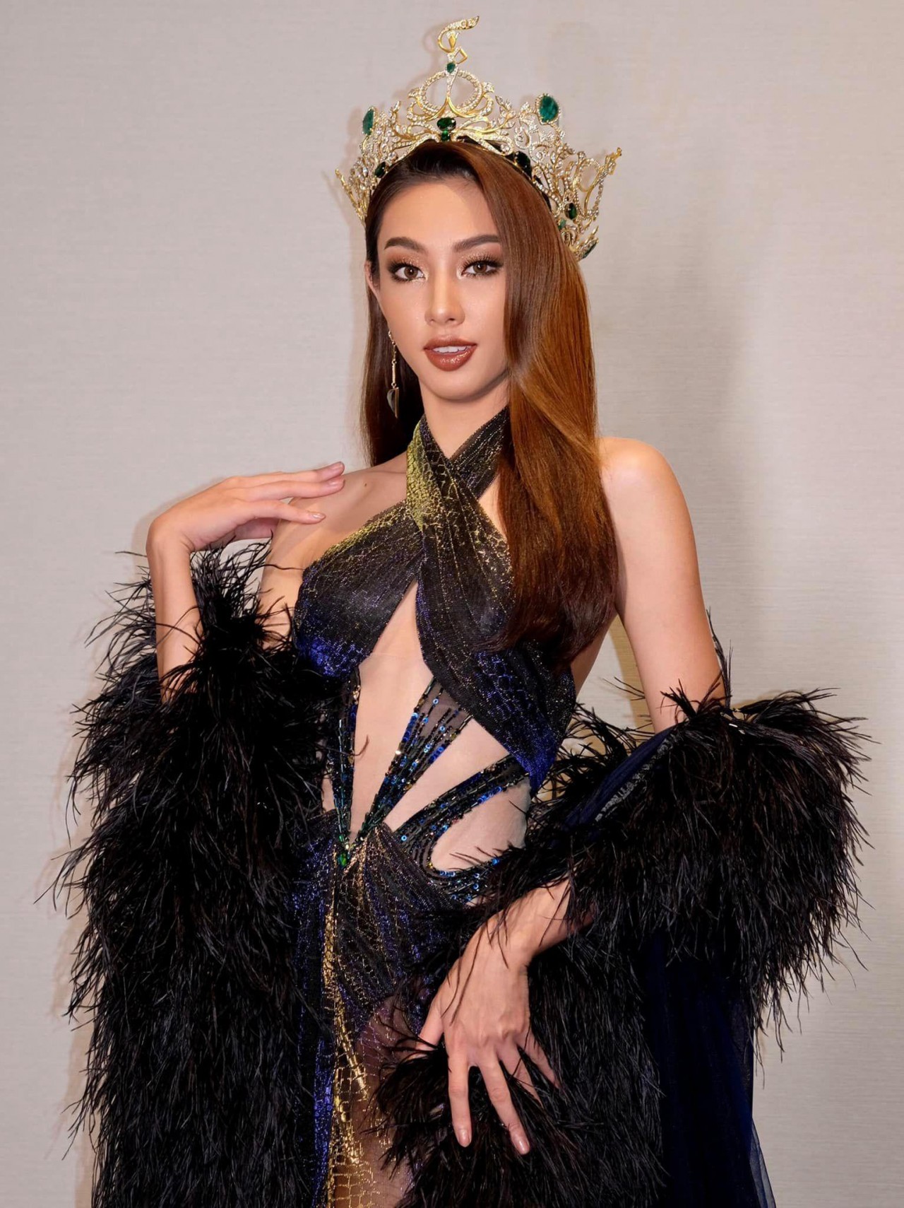 Thuỳ Tiên 'thăng hạng' nhan sắc với loạt váy áo cắt xẻ nóng bỏng Thuỳ Tiên 'thăng hạng' nhan sắc với loạt váy áo cắt xẻ nóng bỏng