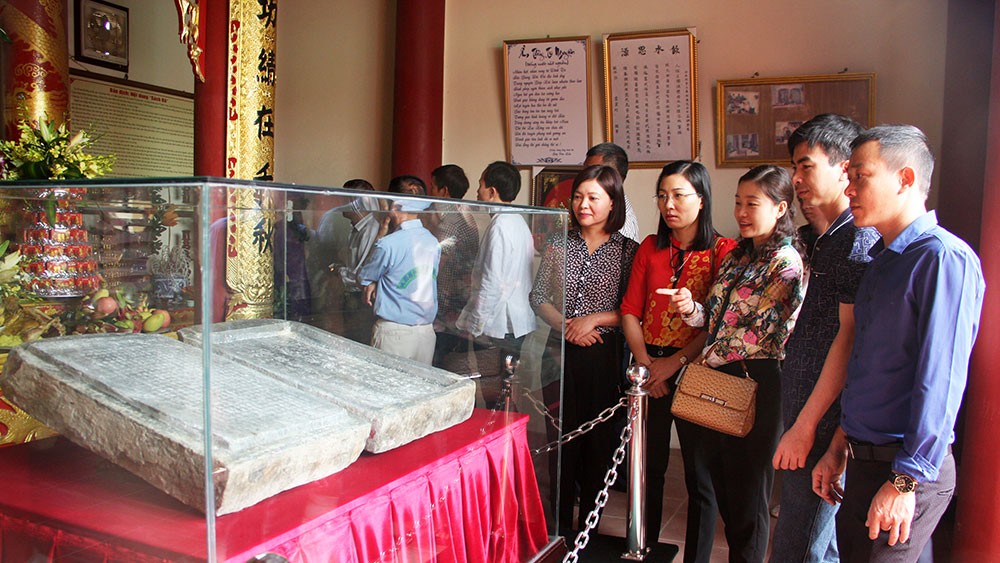 Cận cảnh bảo vật quốc gia bia đá hình hộp được tạo tác cách đây gần 500 năm Cận cảnh bảo vật quốc gia bia đá hình hộp được tạo tác cách đây gần 500 năm