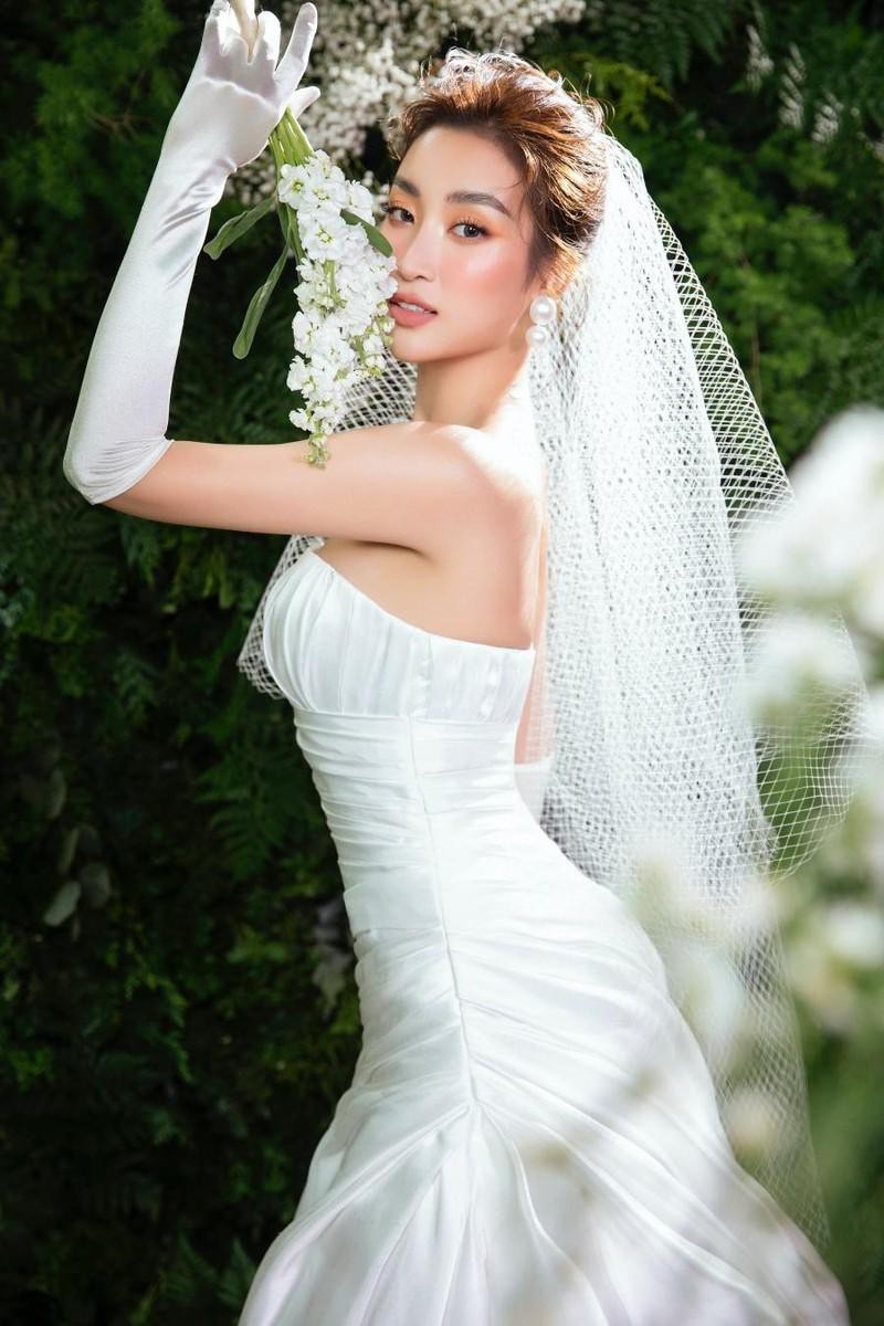 Hoa hậu Đỗ Mỹ Linh khoe nhan sắc kiều diễm khi mặc váy cưới, đốn gục mọi ánh nhìn Hoa hậu Đỗ Mỹ Linh khoe nhan sắc kiều diễm khi mặc váy cưới, đốn gục mọi ánh nhìn
