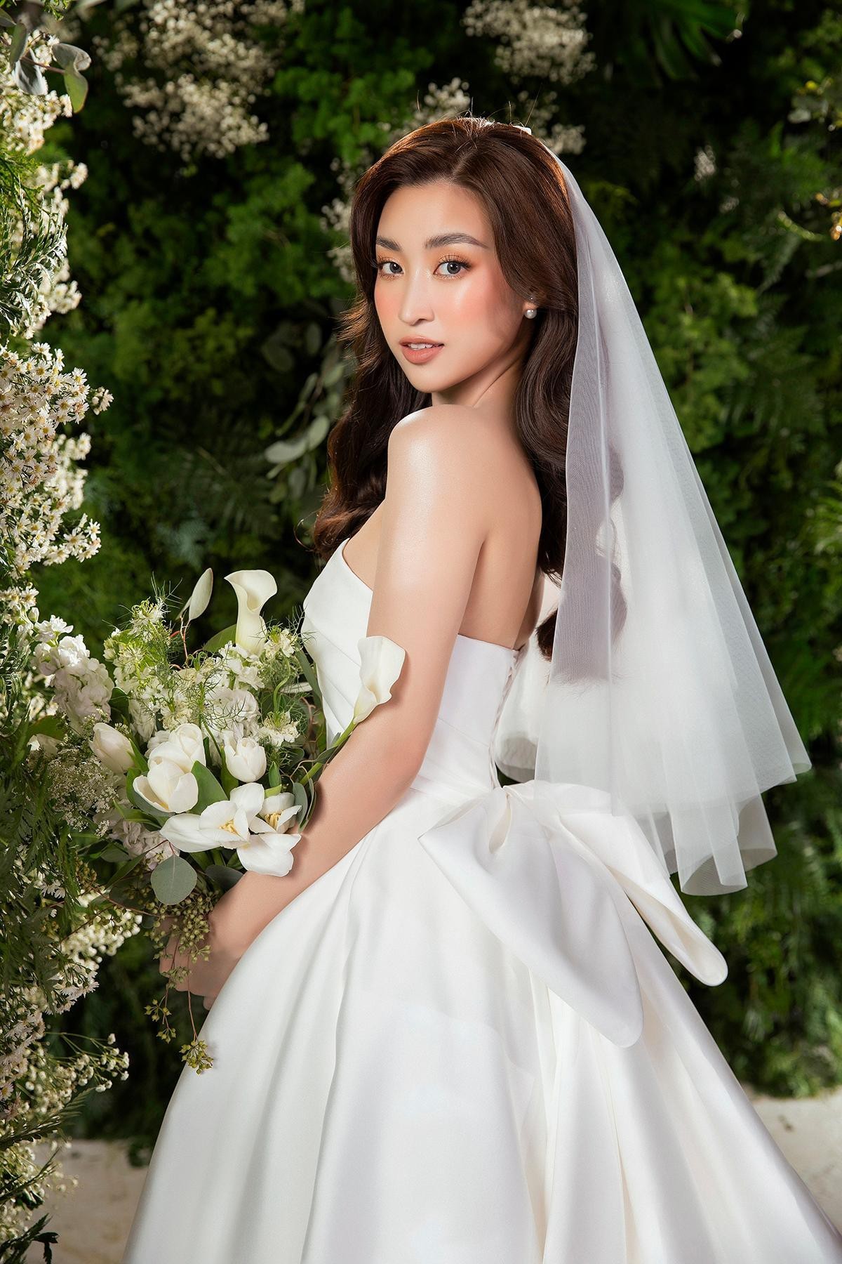 Hoa hậu Đỗ Mỹ Linh khoe nhan sắc kiều diễm khi mặc váy cưới, đốn gục mọi ánh nhìn Hoa hậu Đỗ Mỹ Linh khoe nhan sắc kiều diễm khi mặc váy cưới, đốn gục mọi ánh nhìn