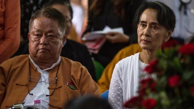 Trợ lý thân cận của bà Aung San Suu Kyi bị bắt lúc nửa đêm tại nhà con gái Trợ lý thân cận của bà Aung San Suu Kyi bị bắt lúc nửa đêm tại nhà con gái
