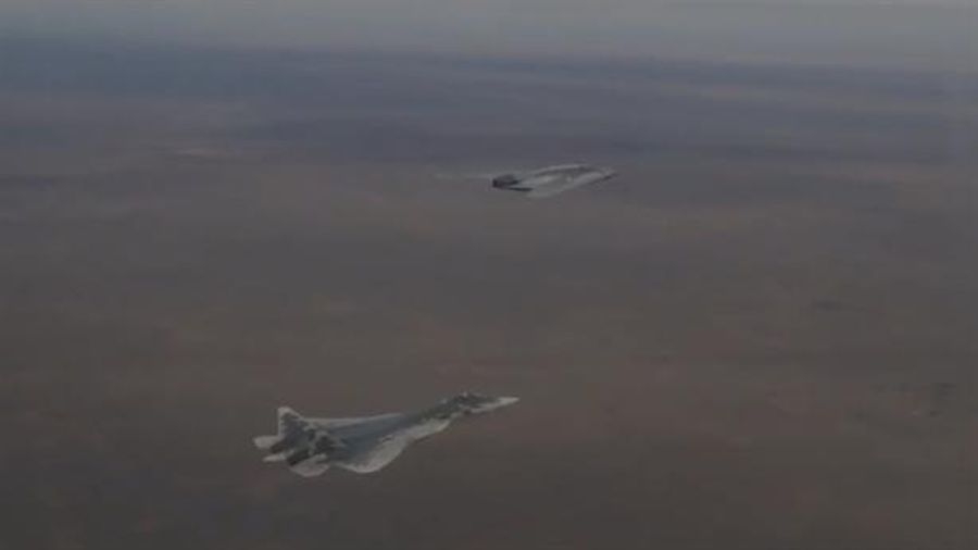 Okhotnik và Su-57 xuyên thủng phòng không đối phương bằng cách nào? Okhotnik và Su-57 xuyên thủng phòng không đối phương bằng cách nào?