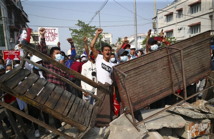 Hàng loạt ngân hàng tại Myanmar bất ngờ đóng cửa giữa bối cảnh Hàng loạt ngân hàng tại Myanmar bất ngờ đóng cửa giữa bối cảnh