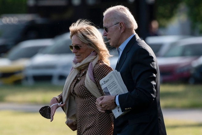 Nhà Trắng bất ngờ công bố thu nhập của ông Biden Nhà Trắng bất ngờ công bố thu nhập của ông Biden
