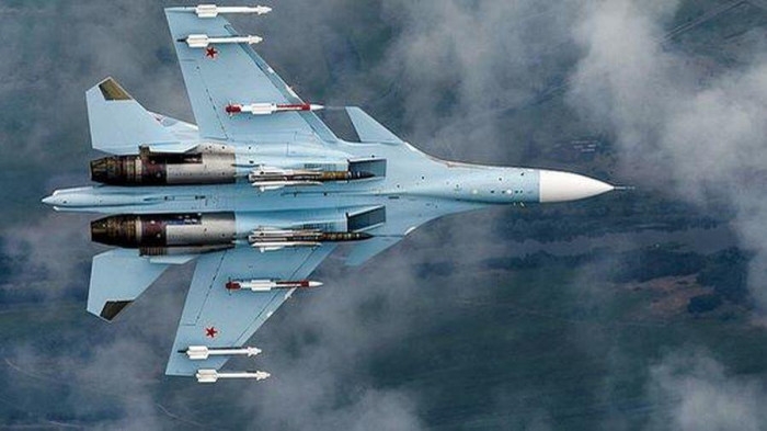 Một động tác của phi công Su-30 Nga có thể khiến 3 máy bay Pháp Một động tác của phi công Su-30 Nga có thể khiến 3 máy bay Pháp