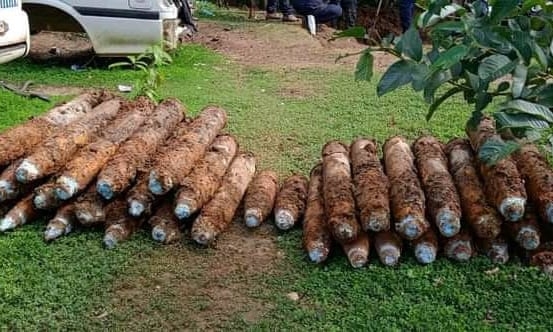 Đào hố ở sân sau, gia chủ tá hỏa phát hiện hơn 100 quả bom từ Thế chiến thứ 2 chưa phát nổ Đào hố ở sân sau, gia chủ tá hỏa phát hiện hơn 100 quả bom từ Thế chiến thứ 2 chưa phát nổ