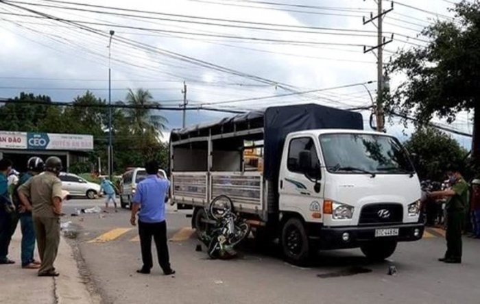 undefined 3254 xe may va cham voi xe tai doi nam nu tu vong thuong tam hinh anh01397149082