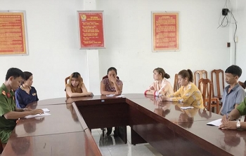 Tin tức pháp luật trong ngày: Tiếp viên quán karaoke bị 
