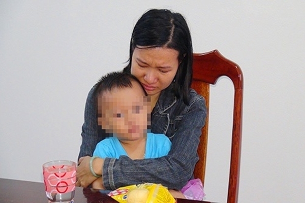 0531 lua dao hon 70 ty nguoi phu nu om con den cong an dau thu