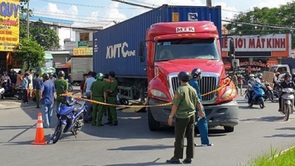 0320 hai nguoi phu nu tu vong thuong tam sau va cham voi xe container hinh anh0737605873