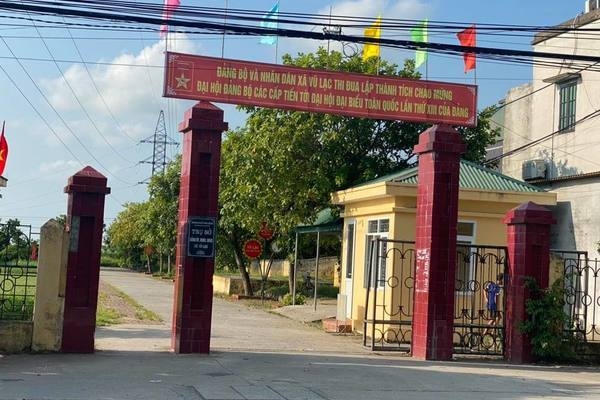 undefined 3123 danh bac tai nha cong an chu tich hdnd xa bi dinh chi cong tac