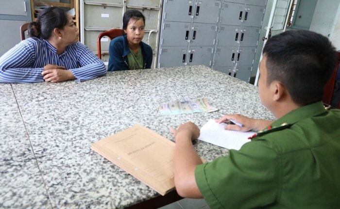 undefined 3239 yyn chyi nha byn trai thiyu ny 15 tuyi tranh thy lyn sang hang xom cyy ty trym 3 cay vang