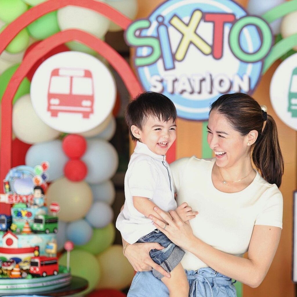 Vẻ đẹp cực phẩm của quý tử nhà 'mỹ nhân Philippines' khiến fans đổ gục