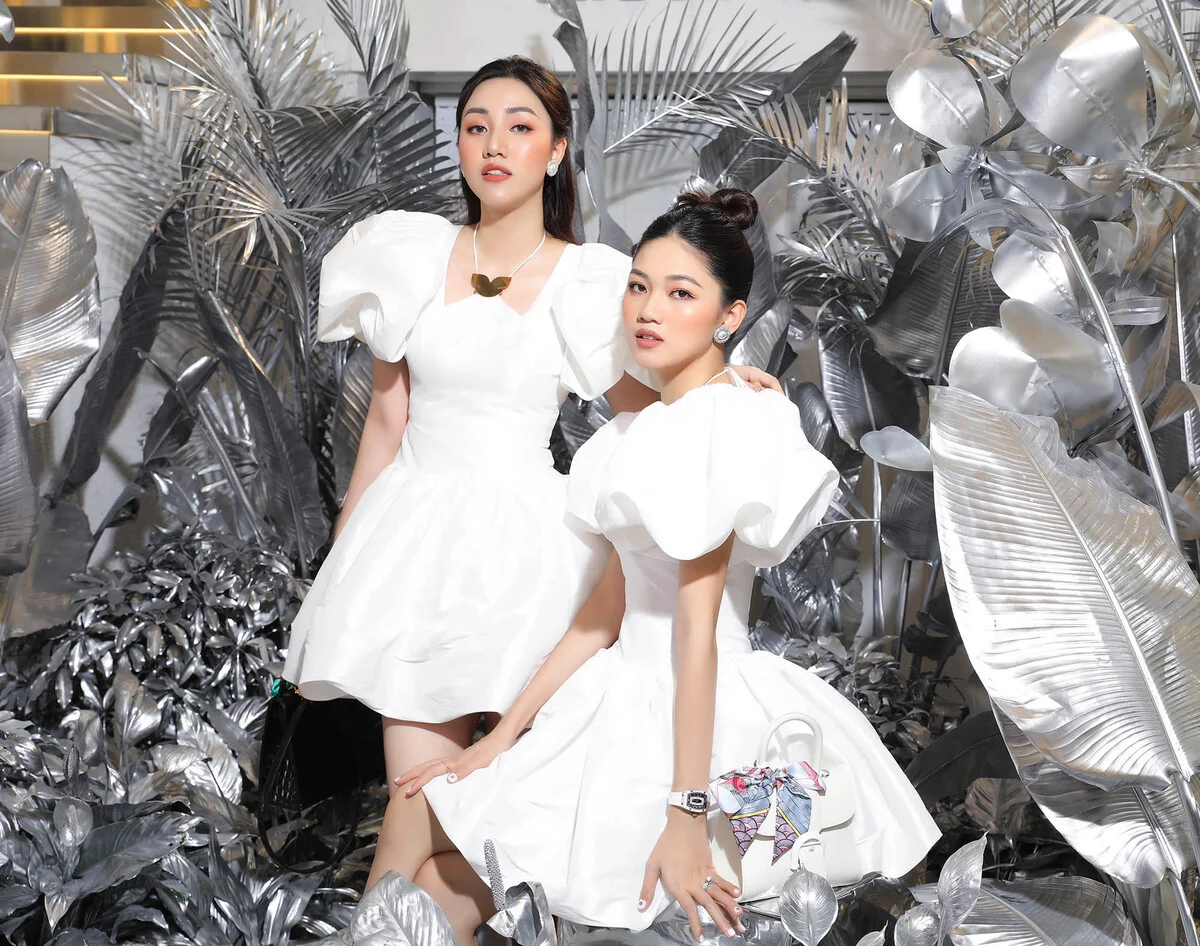 Những cặp chị em ruột là Hoa hậu - Á hậu đình đám trong showbiz Việt Những cặp chị em ruột là Hoa hậu - Á hậu đình đám trong showbiz Việt
