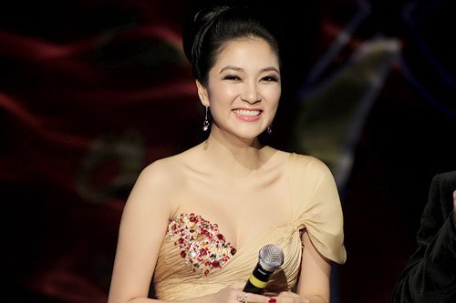 Hoa hậu Nguyễn Thị Huyền gây Hoa hậu Nguyễn Thị Huyền gây