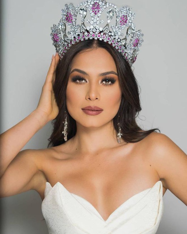 So bì nhan sắc của hai mỹ nhân tranh giải 'Hoa hậu của các Hoa hậu'