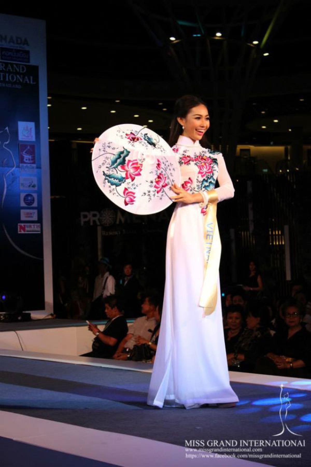 Ngắm những bộ trang phục dân tộc từng được người đẹp Việt mang đến Miss Grand International