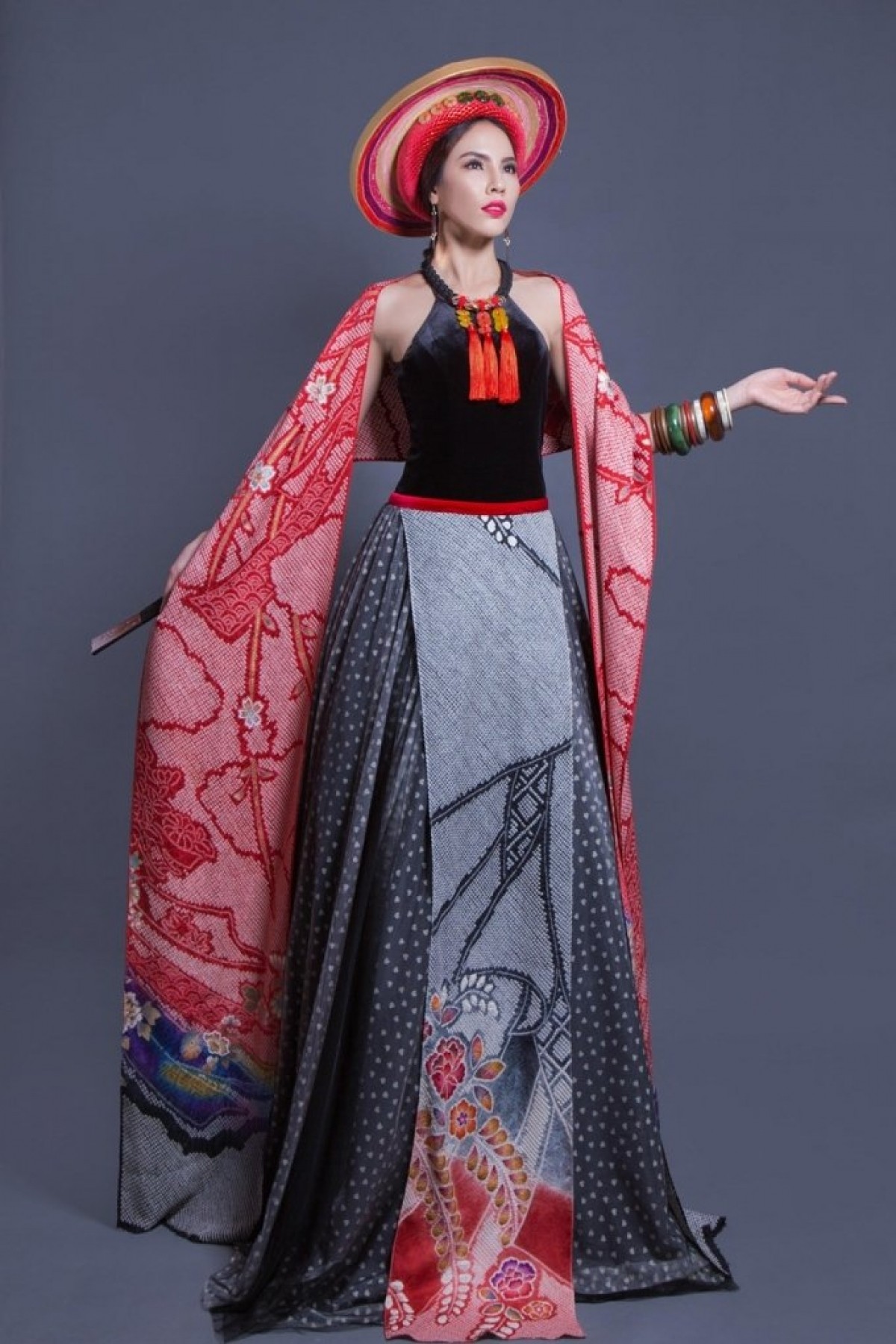 Ngắm những bộ trang phục dân tộc từng được người đẹp Việt mang đến Miss Grand International