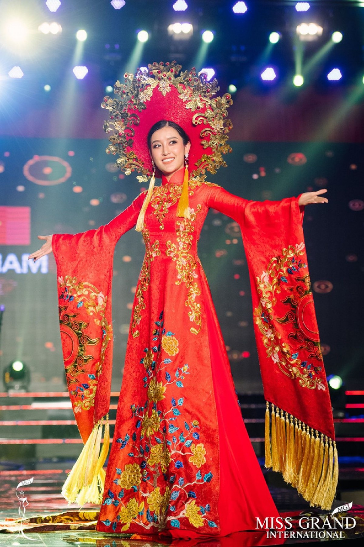 Ngắm những bộ trang phục dân tộc từng được người đẹp Việt mang đến Miss Grand International