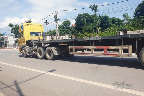 Tai nạn giao thông sáng 7/10: Xe khách tông dải phân cách trong đêm, 19 người thương vong Tai nạn giao thông sáng 7/10: Xe khách tông dải phân cách trong đêm, 19 người thương vong