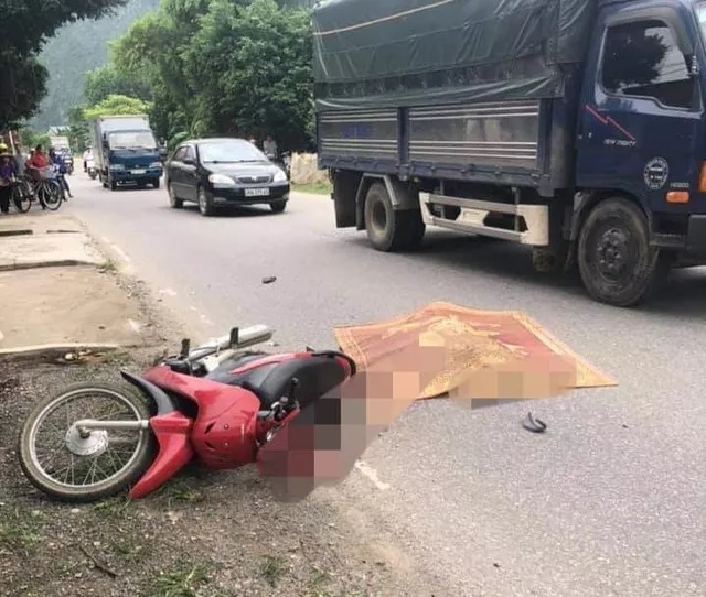 Tai nạn giao thông chiều 7/10: Xe đầu kéo mất kiểm soát tông sập taluy, lật nhào trên cao tốc TPHCM - Trung Lương Tai nạn giao thông chiều 7/10: Xe đầu kéo mất kiểm soát tông sập taluy, lật nhào trên cao tốc TPHCM - Trung Lương