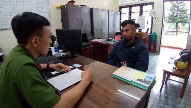 Tai nạn giao thông sáng 8/10: Xe cấp cứu tông xe máy qua đường giữa khuya, 1 người nguy kịch Tai nạn giao thông sáng 8/10: Xe cấp cứu tông xe máy qua đường giữa khuya, 1 người nguy kịch