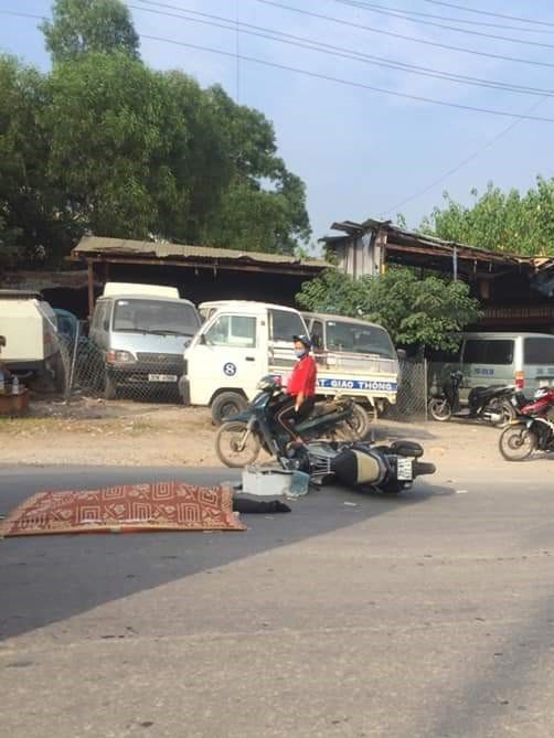 Tai nạn giao thông sáng 13/10: Tai nạn thương tâm, một người đàn ông tử vong ngay trước cổng nghĩa trang Văn Điển Tai nạn giao thông sáng 13/10: Tai nạn thương tâm, một người đàn ông tử vong ngay trước cổng nghĩa trang Văn Điển