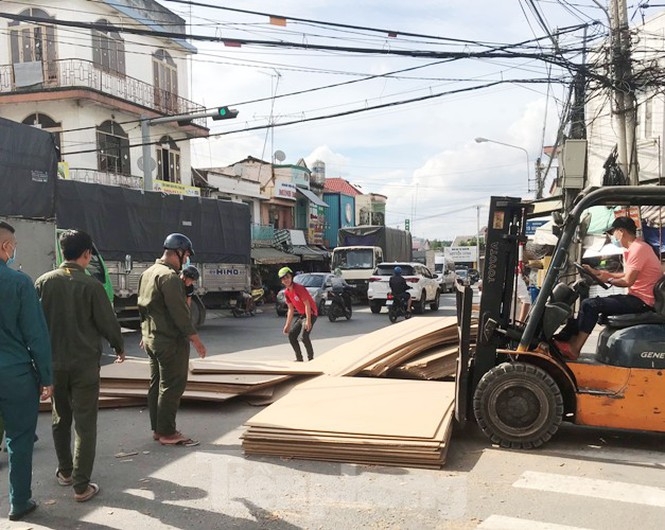 Tai nạn giao thông sáng 13/10: Tai nạn thương tâm, một người đàn ông tử vong ngay trước cổng nghĩa trang Văn Điển Tai nạn giao thông sáng 13/10: Tai nạn thương tâm, một người đàn ông tử vong ngay trước cổng nghĩa trang Văn Điển