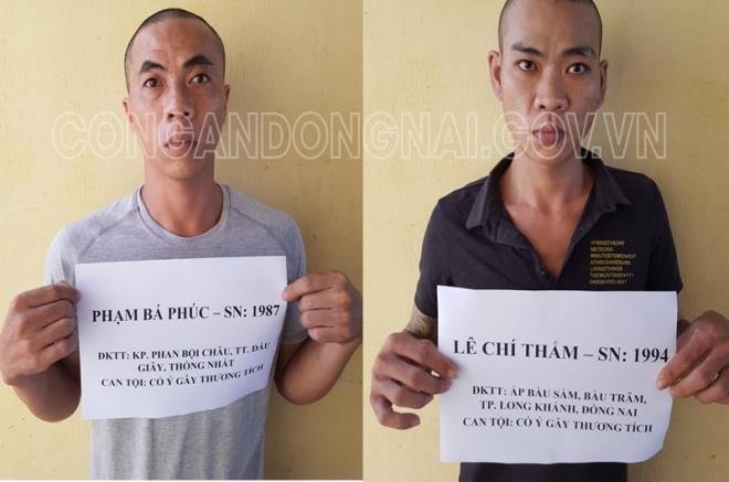 Thông tin pháp luật chiều 14/10: 2 thanh niên cầm kiếm chém người vì cho rằng bị nhìn đểu Thông tin pháp luật chiều 14/10: 2 thanh niên cầm kiếm chém người vì cho rằng bị nhìn đểu