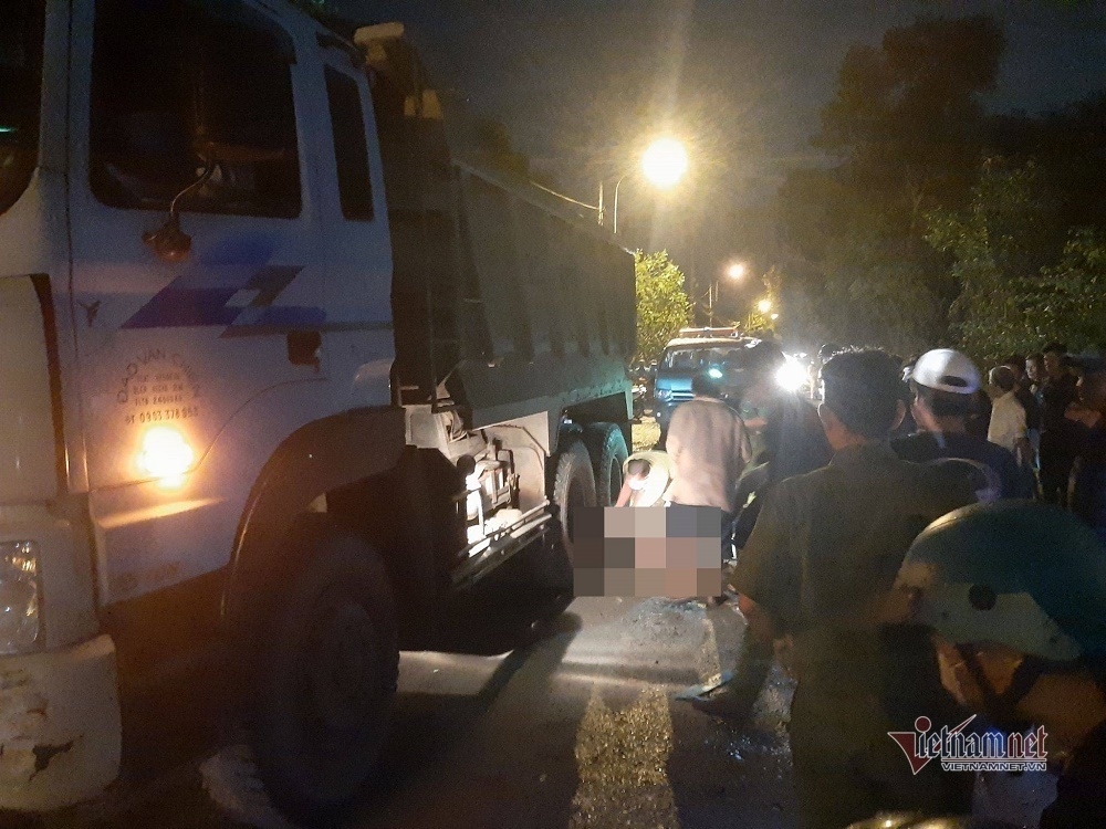 Tai nạn giao thông sáng 17/10: Tránh ổ gà giữa đường Sài Gòn, thanh niên bị xe tải cán Tai nạn giao thông sáng 17/10: Tránh ổ gà giữa đường Sài Gòn, thanh niên bị xe tải cán