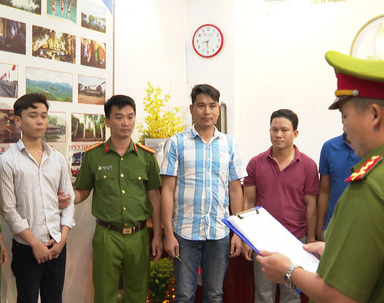 Thông tin pháp luật sáng 21/10: Bắt khẩn cấp đối tượng ép bé gái 12 tuổi tự quay và gửi video ‘nhạy cảm’ Thông tin pháp luật sáng 21/10: Bắt khẩn cấp đối tượng ép bé gái 12 tuổi tự quay và gửi video ‘nhạy cảm’