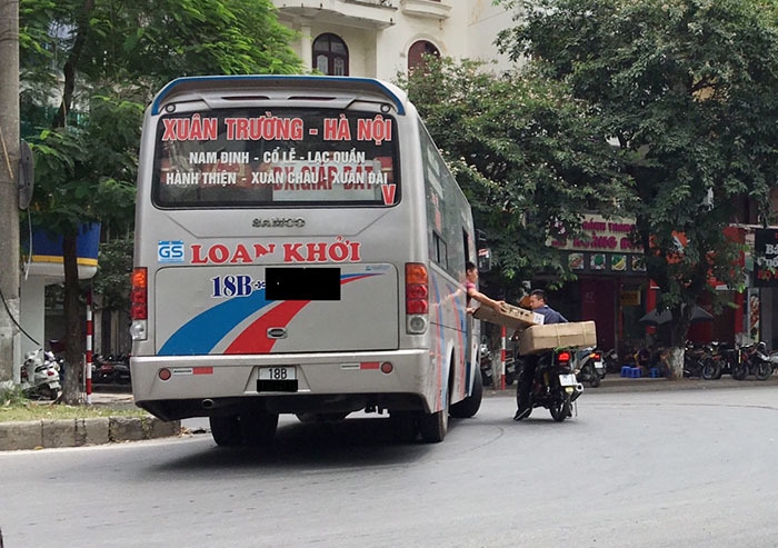 Tai nạn giao thông sáng 23/10: Thanh niên trẻ bốc đầu xe, bạn ngồi sau ngã bắn sang đường tử vong Tai nạn giao thông sáng 23/10: Thanh niên trẻ bốc đầu xe, bạn ngồi sau ngã bắn sang đường tử vong