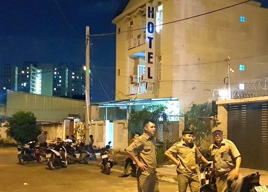 Thông tin pháp luật sáng 30/10: Một phụ nữ bị siết cổ tử vong, cướp tài sản trong khách sạn ở Sài Gòn Thông tin pháp luật sáng 30/10: Một phụ nữ bị siết cổ tử vong, cướp tài sản trong khách sạn ở Sài Gòn