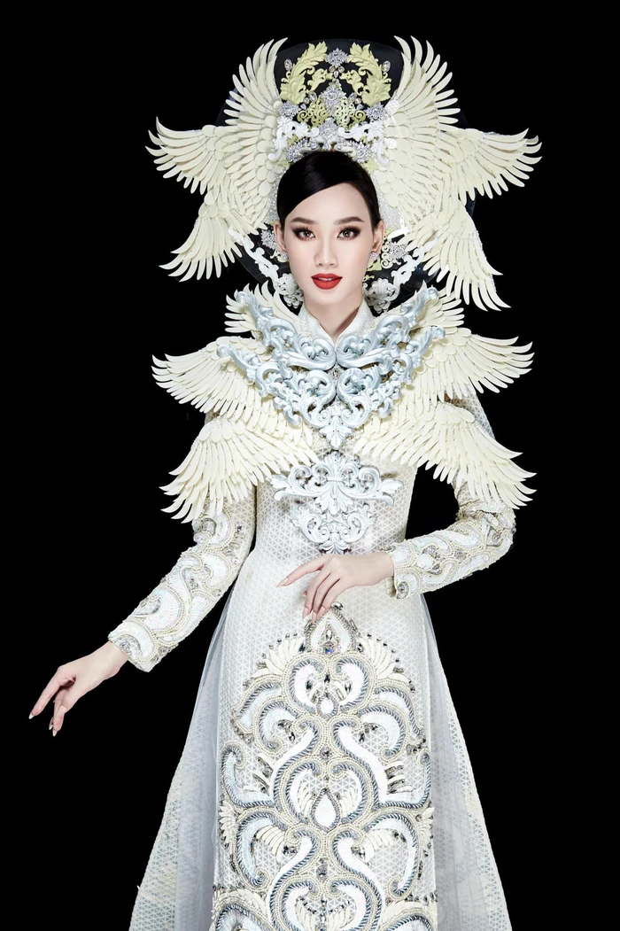 Cận cảnh trang phục dân tộc của Ái Nhi tại Miss Intercontinental Cận cảnh trang phục dân tộc của Ái Nhi tại Miss Intercontinental