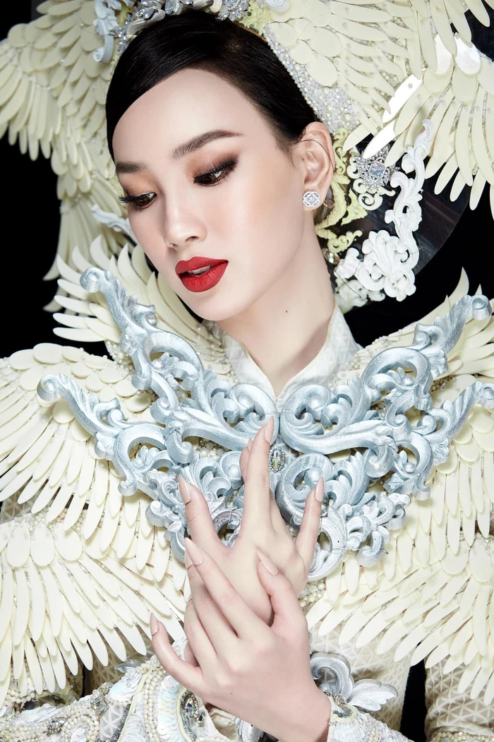 Cận cảnh trang phục dân tộc của Ái Nhi tại Miss Intercontinental Cận cảnh trang phục dân tộc của Ái Nhi tại Miss Intercontinental