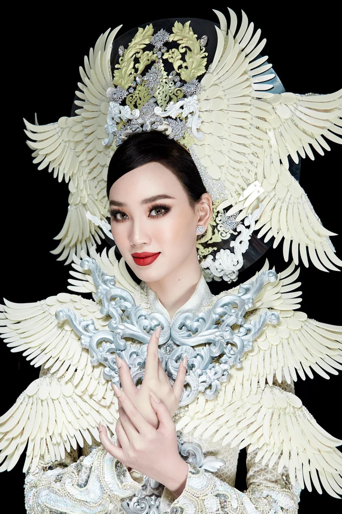 Cận cảnh trang phục dân tộc của Ái Nhi tại Miss Intercontinental Cận cảnh trang phục dân tộc của Ái Nhi tại Miss Intercontinental