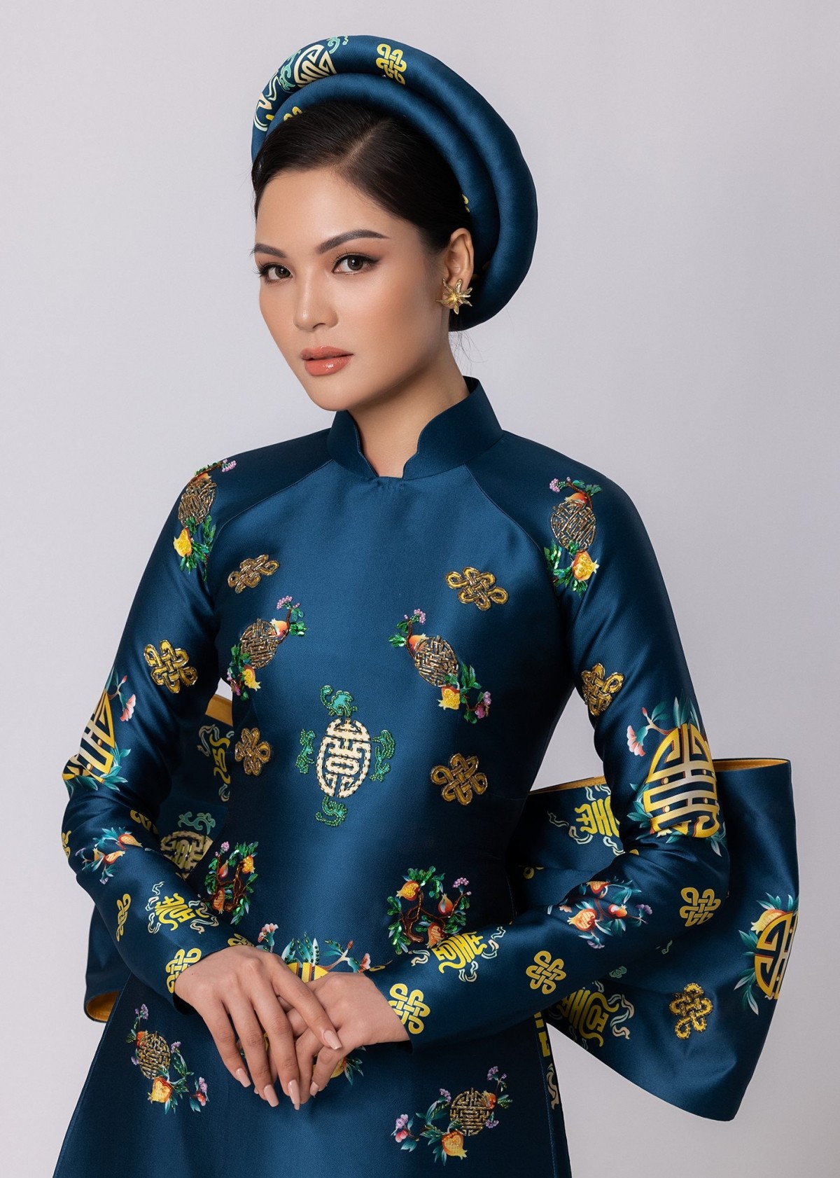 Đại diện Việt Nam tại Miss Earth 2021 quảng bá nét đẹp của áo dài Đại diện Việt Nam tại Miss Earth 2021 quảng bá nét đẹp của áo dài